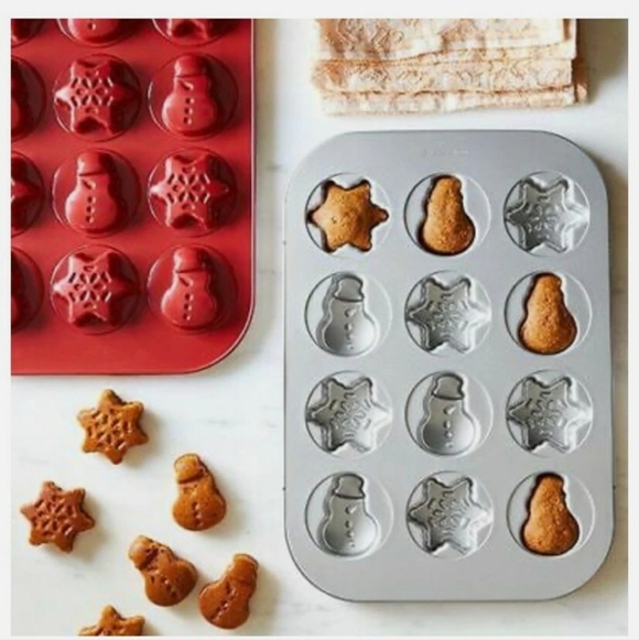 Pampered Chef Winter Snowman & Snowflake Cake Pan - Picture 6 of 6